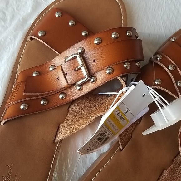 Shoe - Picture 2 of 5